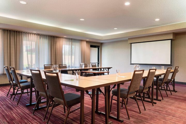 Courtyard by Marriott Akron Fairlawn