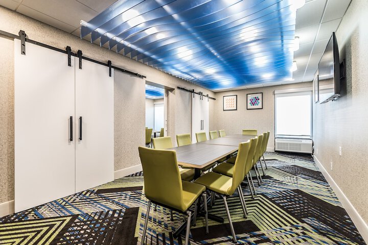 Holiday Inn Express Flint-Campus Area by IHG
