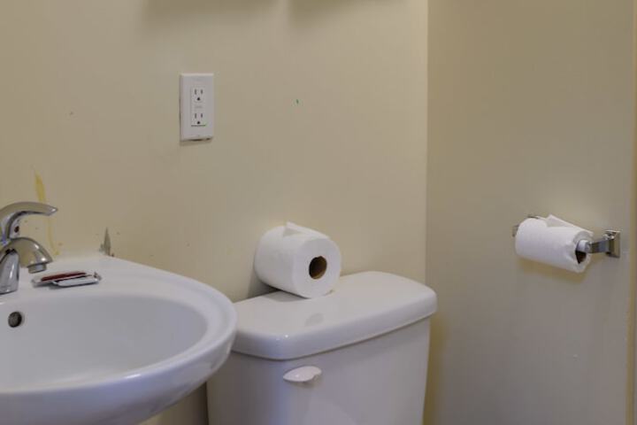 Room 32 of 82