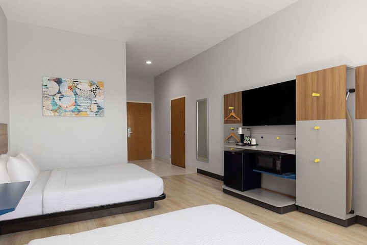 Microtel Inn & Suites by Wyndham Tracy