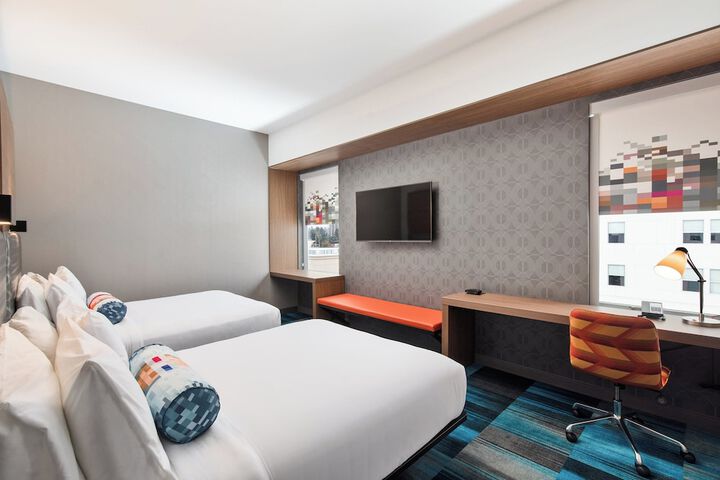 Room 7 of 18