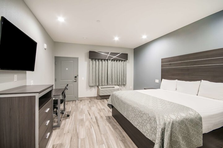 Room 9 of 28