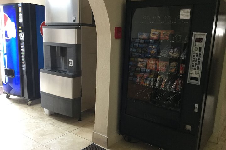 Super 8 by Wyndham Indianapolis / Emerson Ave