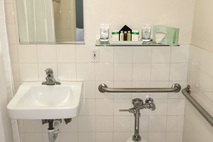 Room 67 of 173