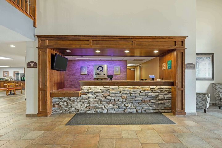 Quality Inn & Suites Fort Madison near Hwy 61