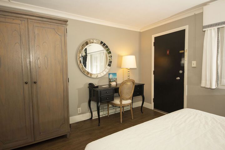 Room 51 of 76
