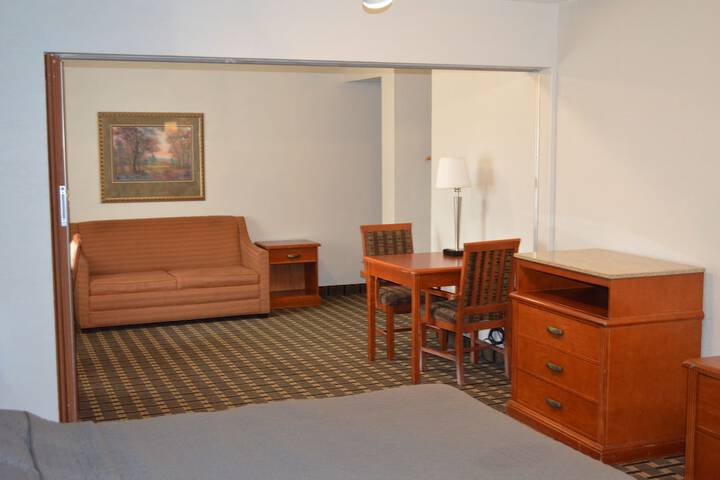 Americas Best Value Inn & Suites St. Cloud