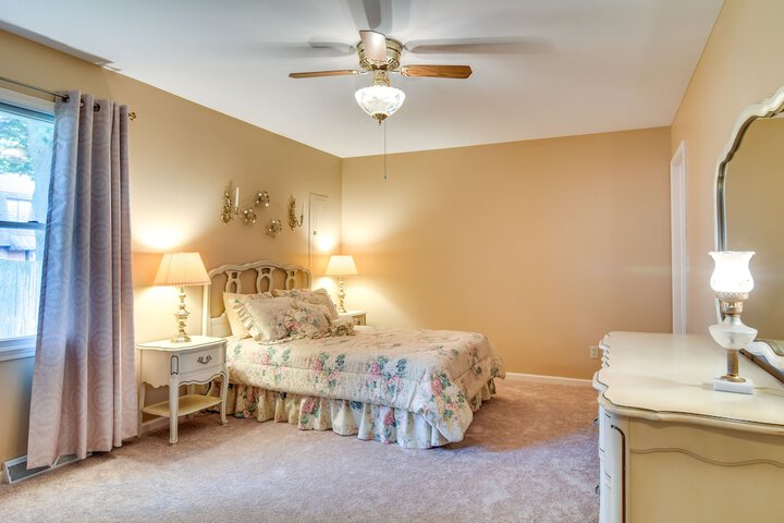 Tonawanda Vacation Rental 13 Mi to Niagara Falls