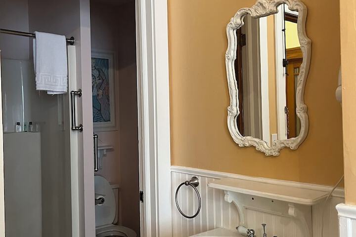Room 104 of 162