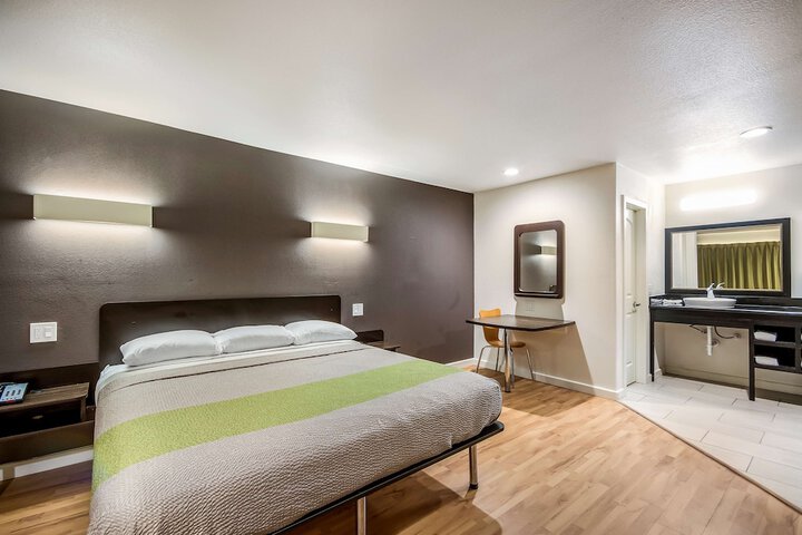 Room 13 of 36