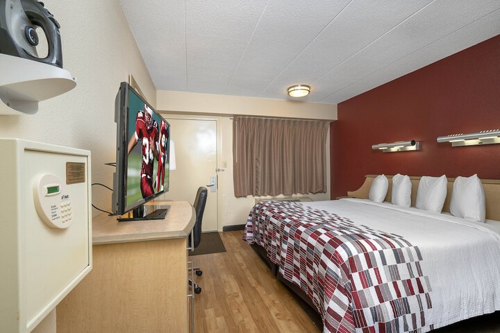 Red Roof Inn Detroit - Roseville / St. Clair Shores