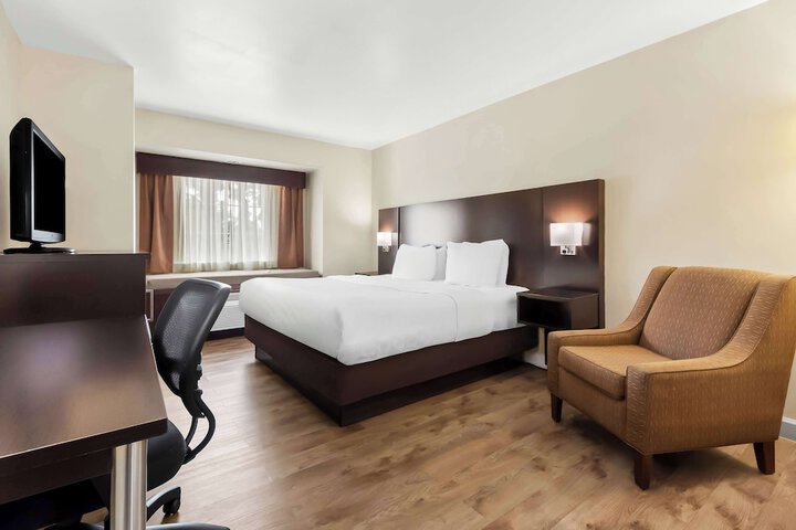 Room 13 of 30