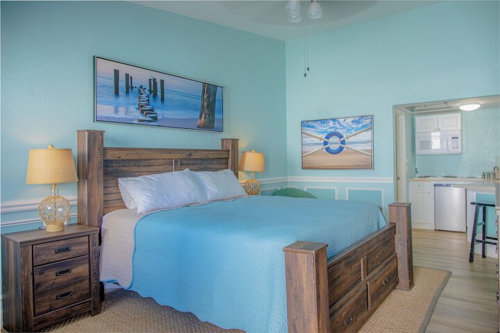 Sea & Breeze Hotel And Condo