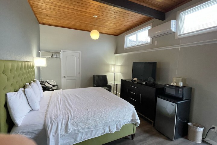 Tides Inn & Suites