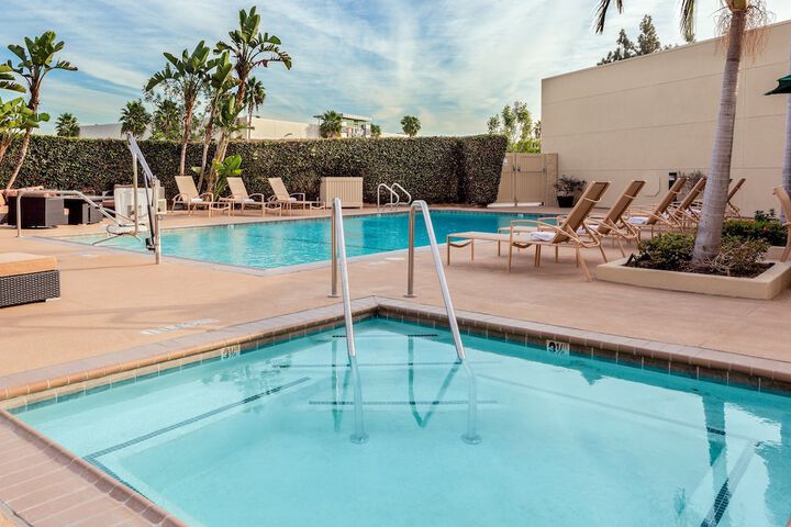 Pool 10 of 34