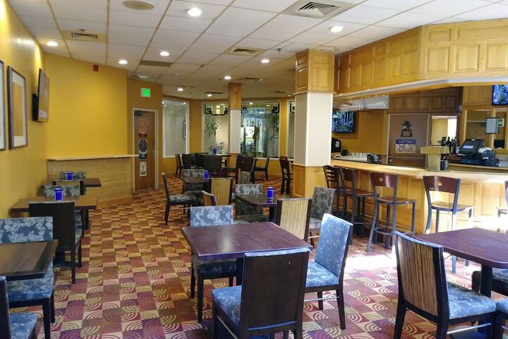Lounge 41 of 48