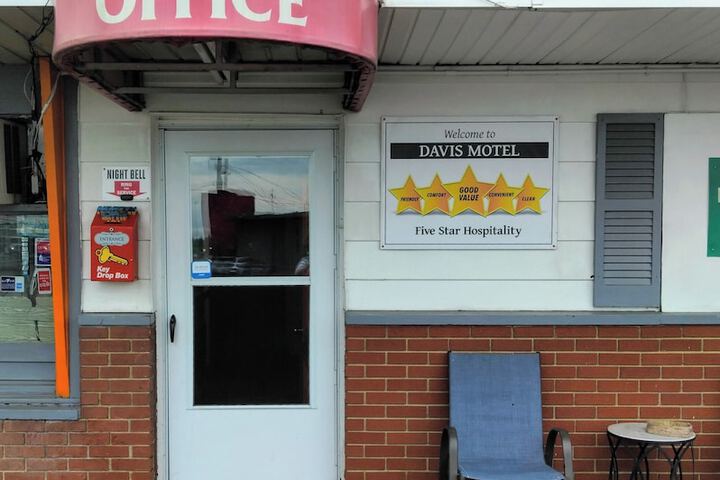 Davis Motel