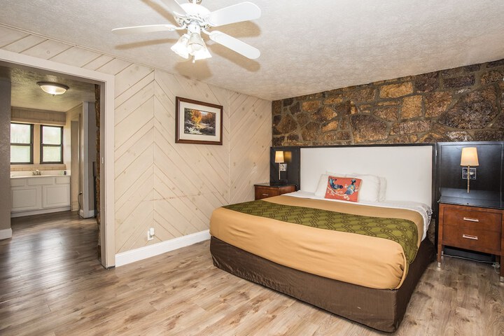 Room 33 of 48