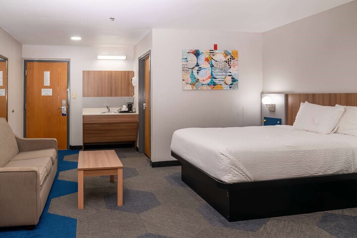 Room 33 of 39