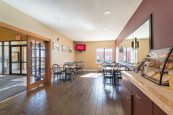 Red Roof Inn St. Louis - Troy IL