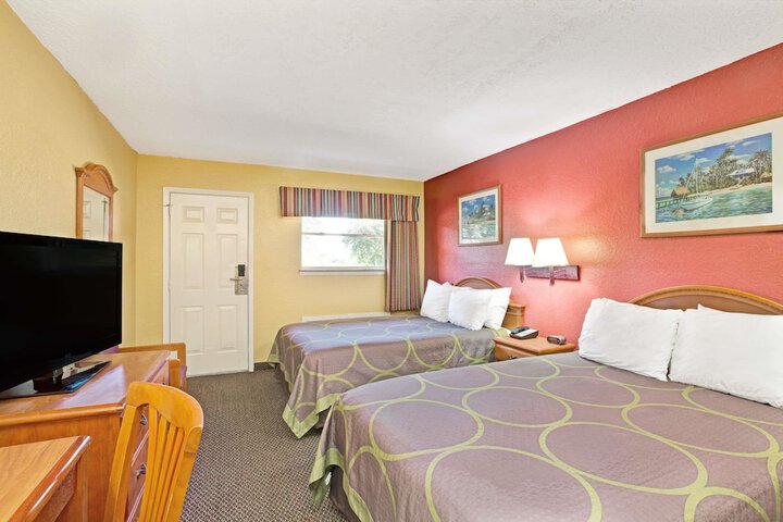 Room 32 of 35