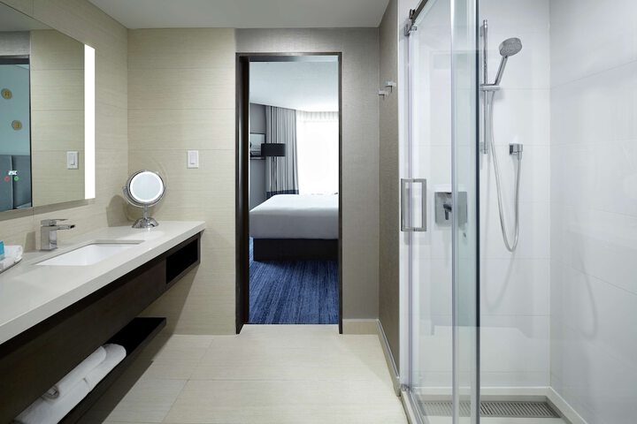 DoubleTree by Hilton Montreal
