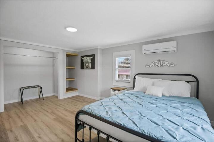 Charming 4 bedroom farmhouse with large backyard for entertaining