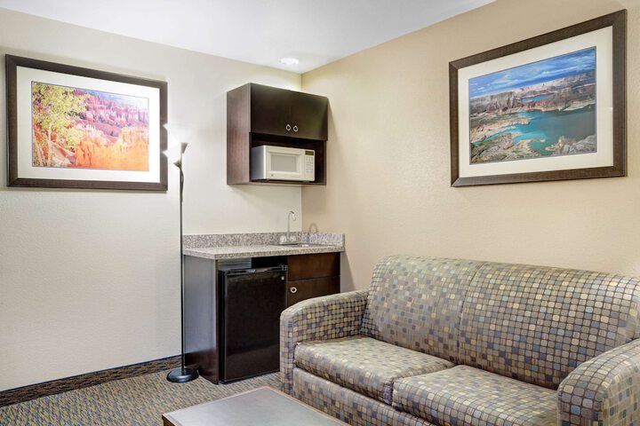 Room 15 of 24