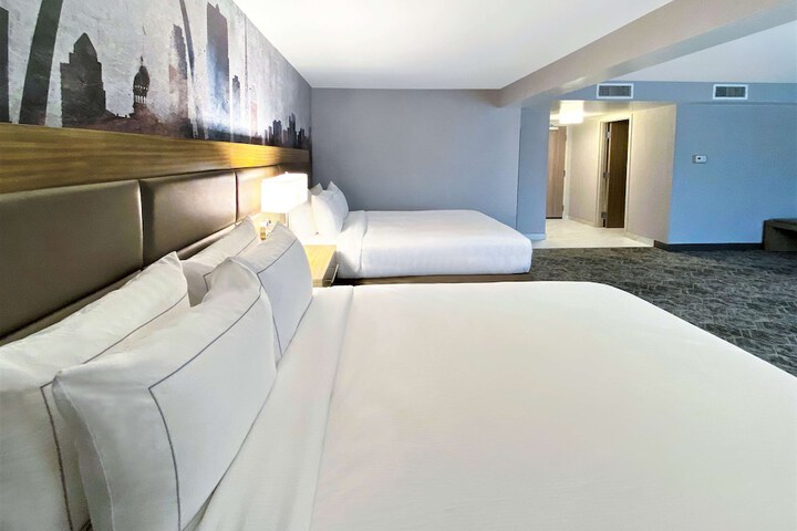 Room 27 of 71