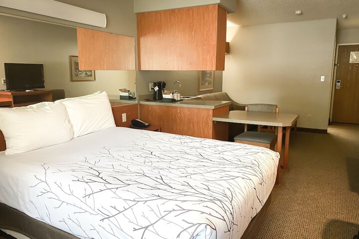 Monument Inn & Suites