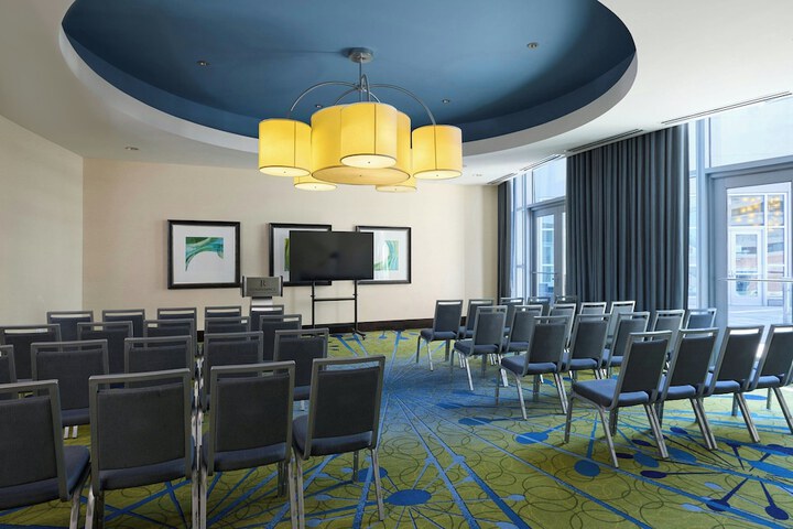 Renaissance Arlington Capital View Hotel