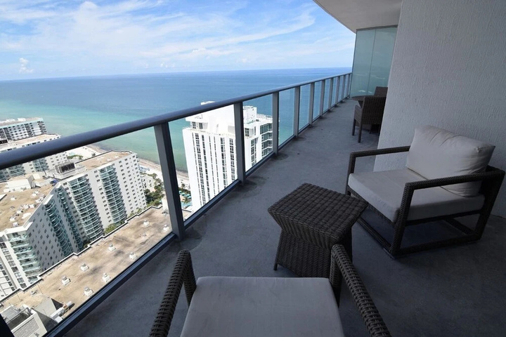 Hyde-1508 / Incredible Ocean View 2 Bed 2 Bath