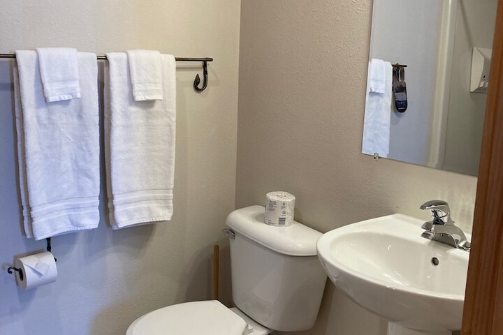 Room 65 of 210