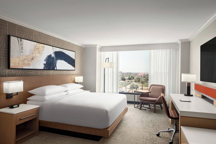 Room 10 of 28