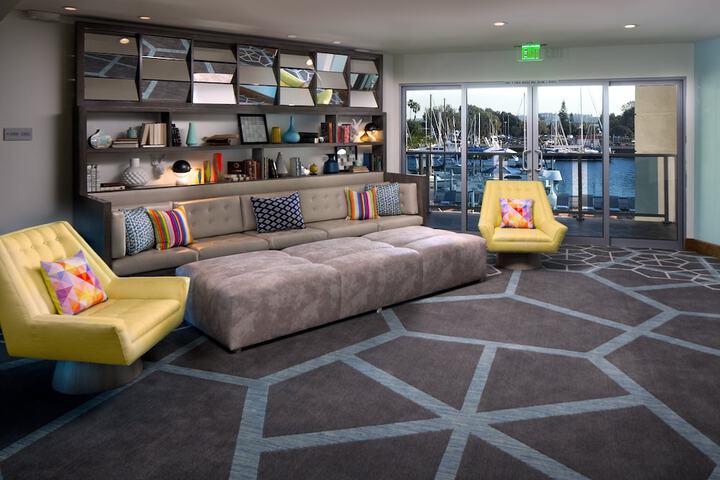Lounge 55 of 70