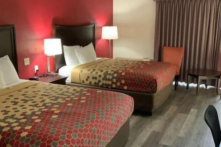 Perry Inn & Suites National Fairground I 75