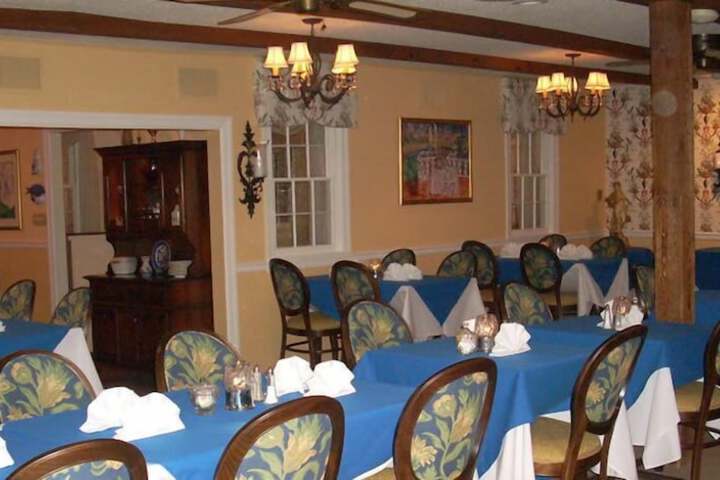 Dining 36 of 40