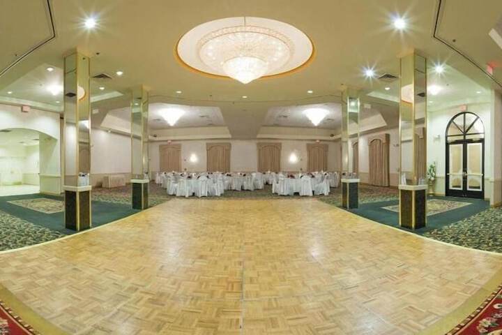 Ballroom/Hall 43 of 45