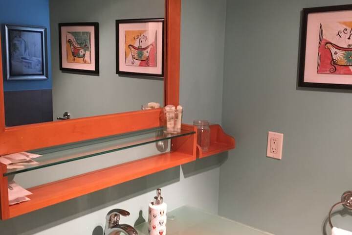 Room 27 of 40