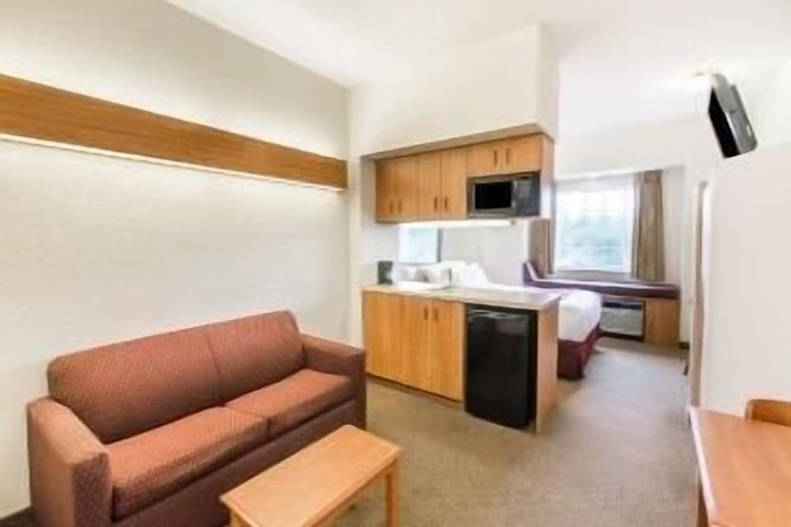 Room 17 of 39