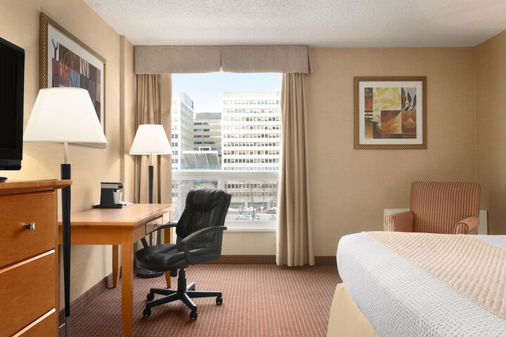 Room 33 of 62
