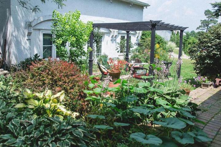 ORCHARD HOUSE BED & BREAKFAST