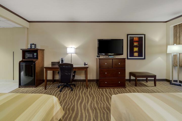 Best Western Premier Denham Inn & Suites