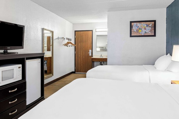 Room 17 of 40