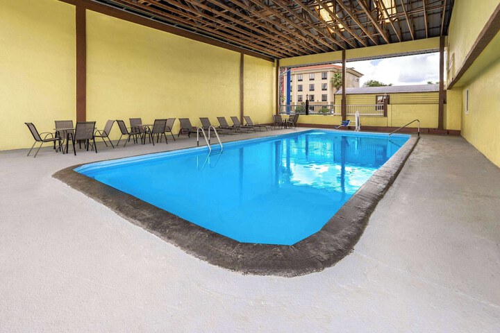 Days Inn by Wyndham Waycross
