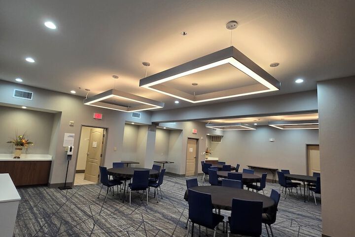 Holiday Inn Express & Suites Dallas Southwest-Cedar Hill by IHG