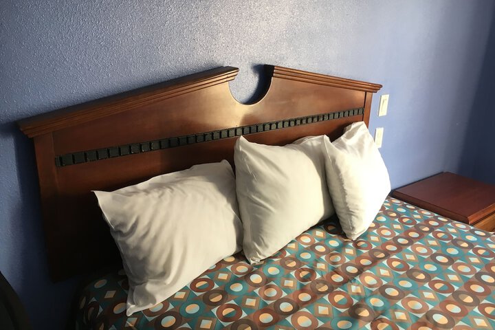 Room 6 of 19