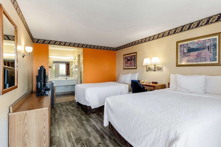 Room 15 of 28