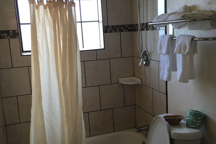 Room 8 of 28