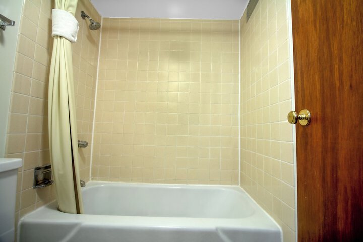 Room 32 of 65